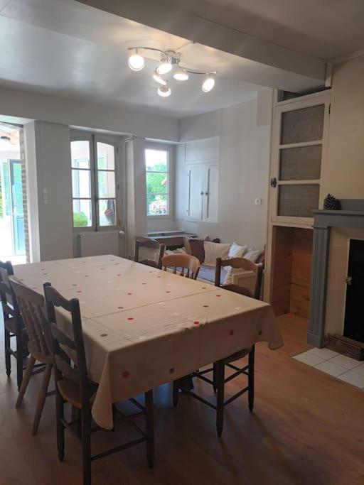 Maison De Campagne Lindry Extérieur photo
